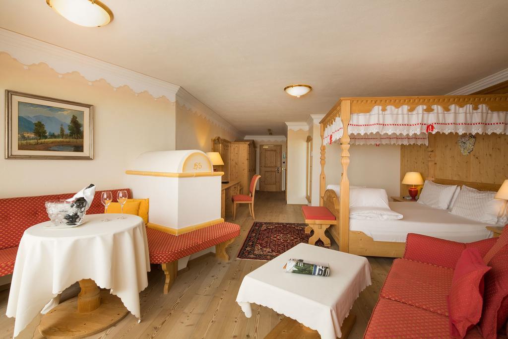 Hotel Sassongher Корвара ин Бадия Екстериор снимка