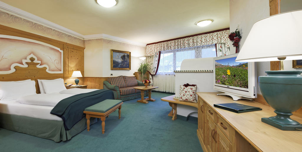 Hotel Sassongher Корвара ин Бадия Екстериор снимка